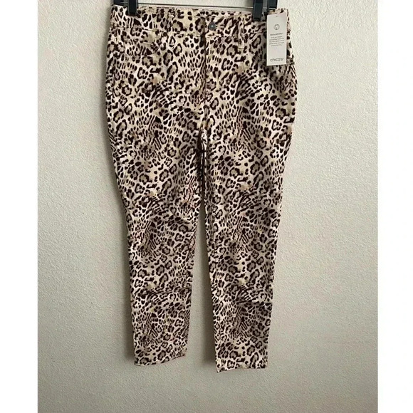 🆕Chico’s Leopard Girlfriend Ankle Jeans 4R🆕 - Picture 3 of 14